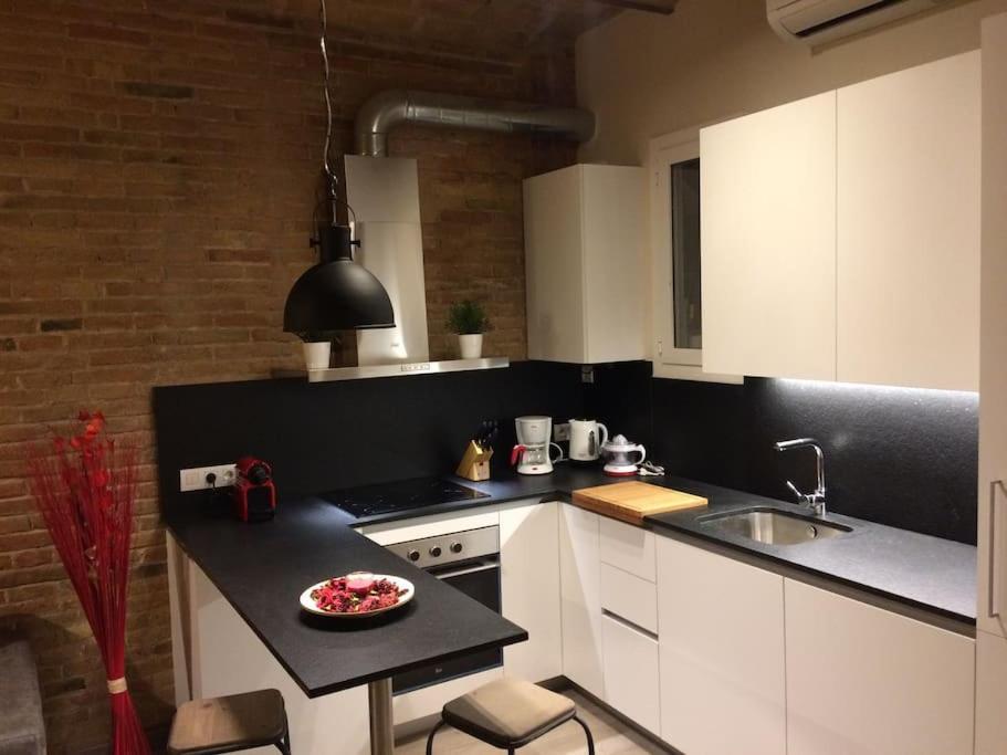 ברצלונה Lovely & Bright Vila Olimpica Beach Apartment מראה חיצוני תמונה