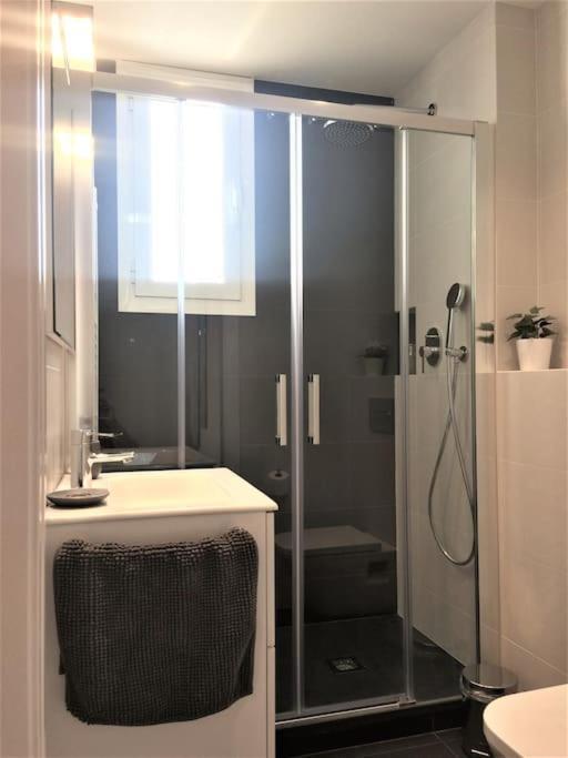 ברצלונה Lovely & Bright Vila Olimpica Beach Apartment מראה חיצוני תמונה