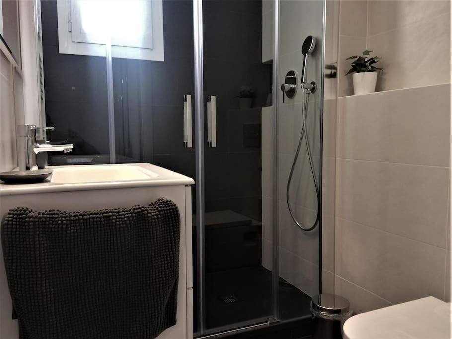 ברצלונה Lovely & Bright Vila Olimpica Beach Apartment מראה חיצוני תמונה